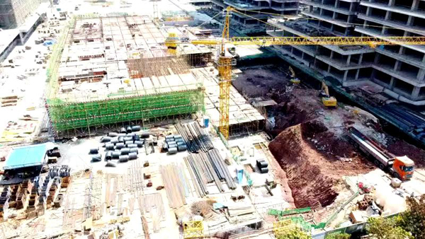 平桂区两业融合展销中心建设项目CDH栋施工建设现场。
