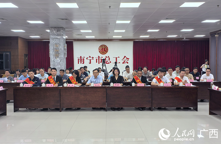 座谈会现场。人民网 付华周摄