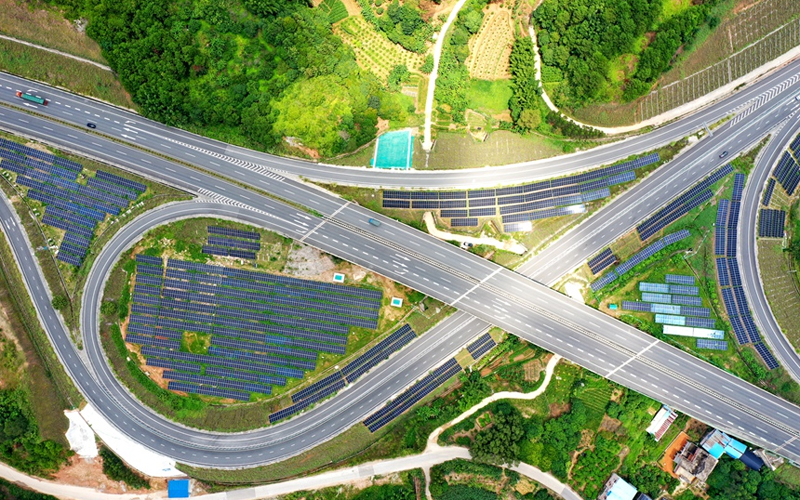 广西首个全路域全场景交能融合项目全线并网发电