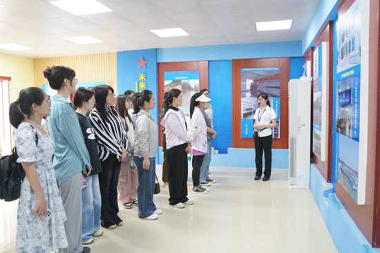 青年干部参观钦州市海防教育基地。叶其林摄