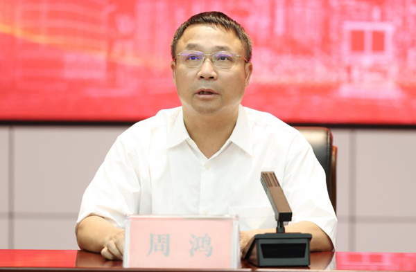 广西职业师范学院党委书记周鸿讲话。广西职业师范学院供图