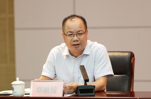 广西职业师范学院副校长覃敏健通报就业工作情况。广西职业师范学院供图