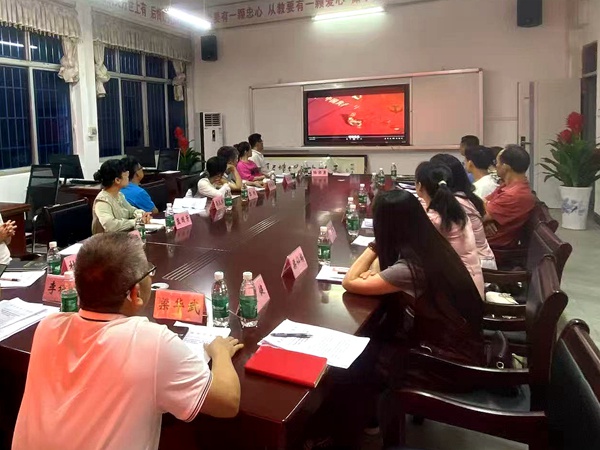 图为高州市赴忻城专业人才队伍开展警示教育