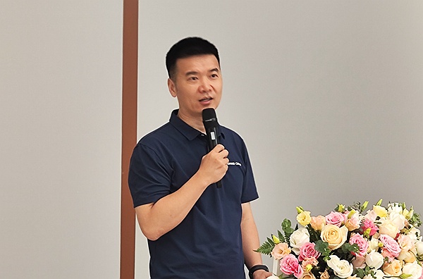 华为云生态发展与运营部南区总经理吴晓强致辞。华为云供图