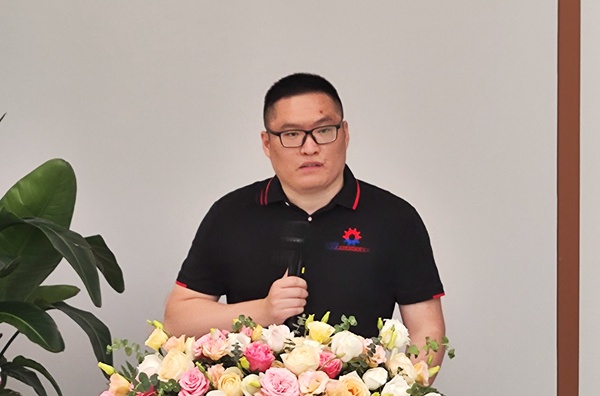 海之晨集团工业装备有限公司广西总经理刘明元致辞。华为云供图