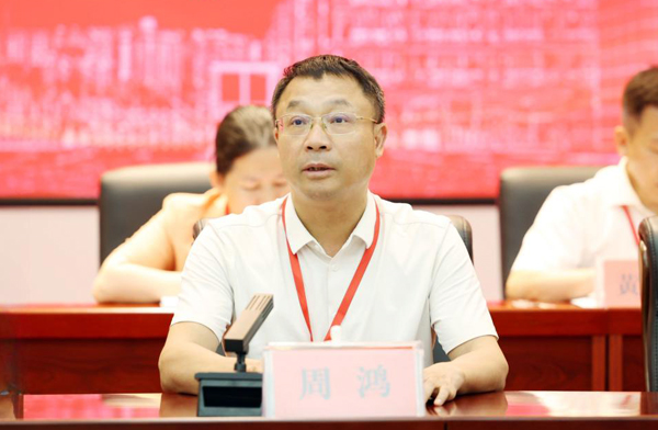 广西职业师范学院党委书记周鸿讲话。广西职业师范学院供图