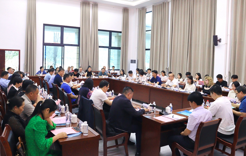 座谈会在资源县委党校新校区综合楼一楼小报告厅召开