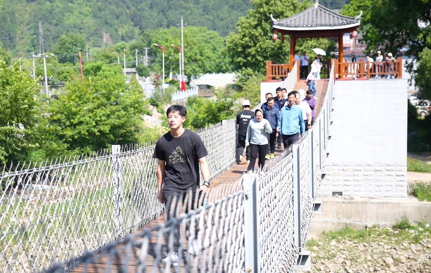 高校团队走进资源县长征国家文化公园（广西段）追寻红军长征的足迹