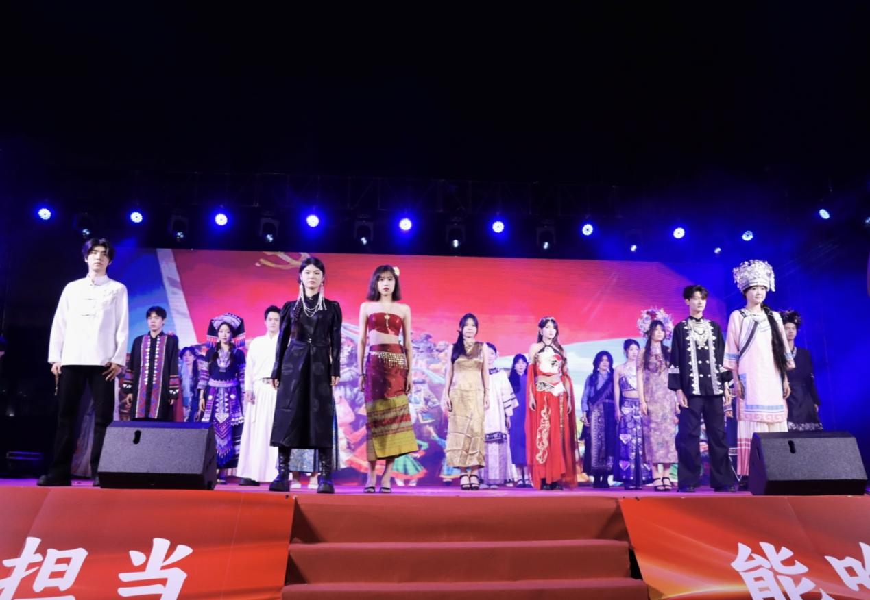 厦门南洋职业学院'五四'文化艺术晚会现场