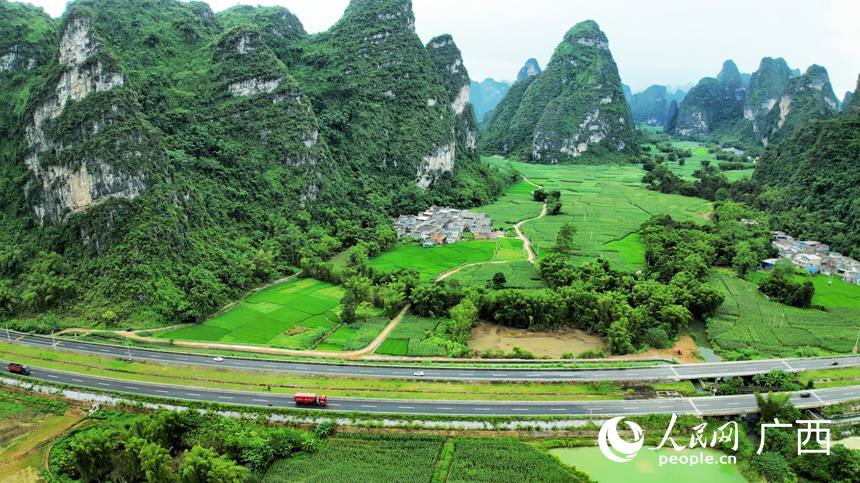 大新德天至宁明花山公路