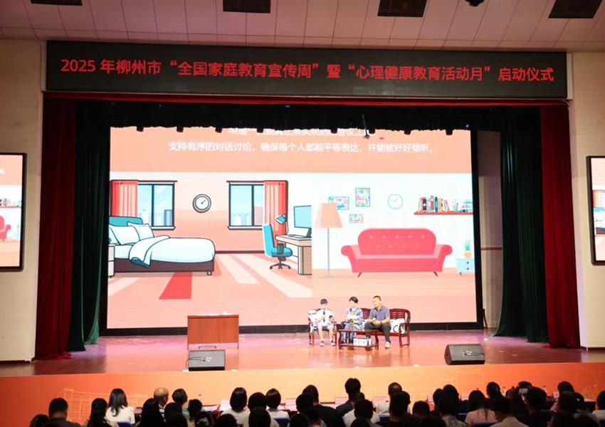 心理剧《我们一起来开会》。郑梅丽摄