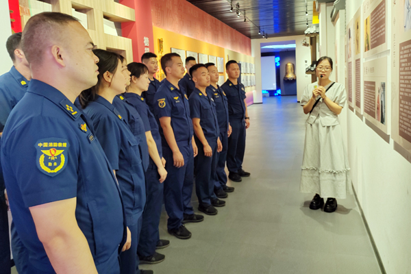 参观学习。