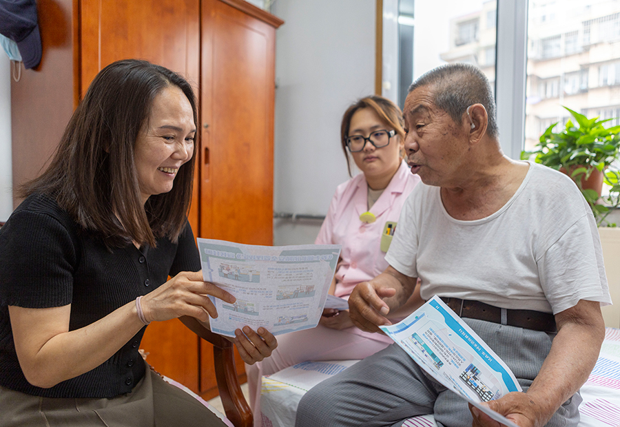 天津市地震局专家为老年人讲解防震减灾要点