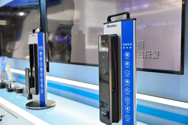 智能門鎖展示
