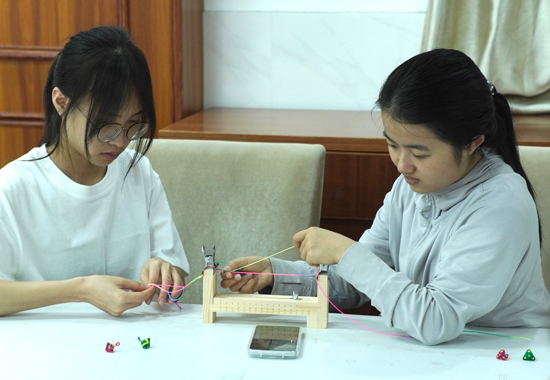 制作现场。北海职业学院供图