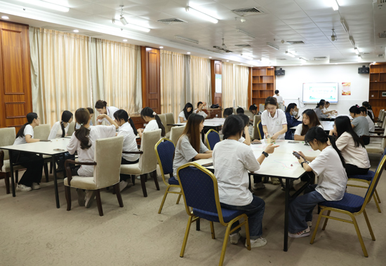 制作现场。北海职业学院供图