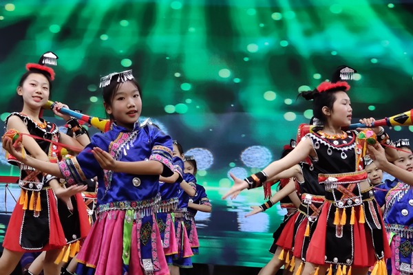 南宁市衡阳路小学“中华优秀传统文化.壮美广西”阶段性成果汇报——铜鼓舞