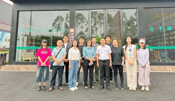 采访团合影。主办方供图