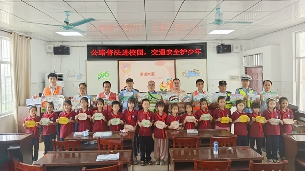 合影。余永锋