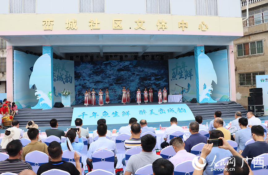 开幕式文艺演出。人民网 付华周摄