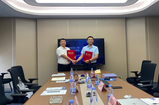 签约现场。黄建丽摄