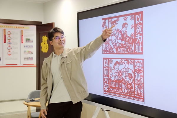 剪纸展示。