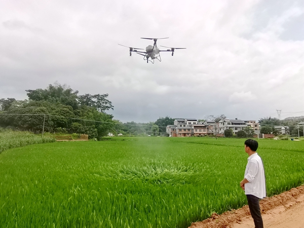 無人機作業現場，