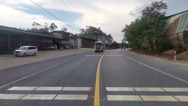 国道241线呼和浩特至北海公路玉林市博白县龙潭镇路段标线施划完成效果图。陈海涛摄