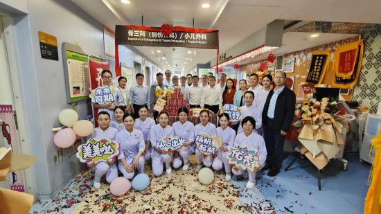 广西国际壮医医院骨三科（创伤骨科）正式开科广西国际壮医医院骨三科（创伤骨科）正式开科启用。医院党委书记秦祖杰，党委副书记、院长黄国东及在家领导班子成员参加揭牌仪式。【详细】 