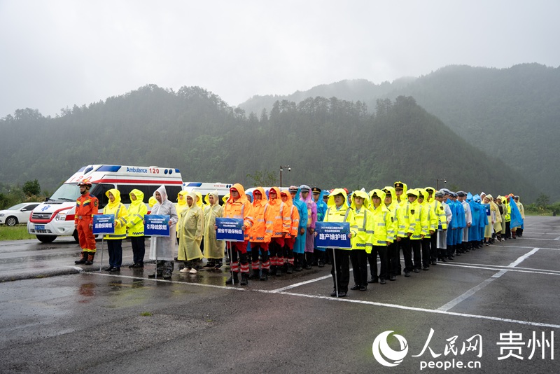 演练现场，参与演练的工作人员。