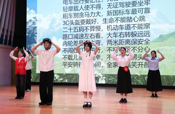 该校参赛团队比赛现场。北海艺术设计学院供图