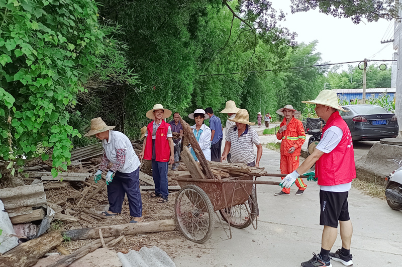 村民主动投工投劳建设和美乡村。