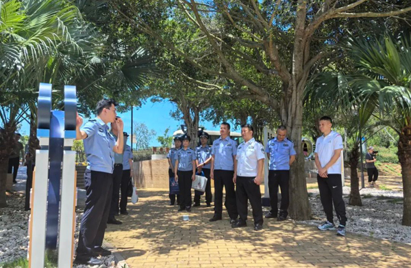 活动组一行人前往涠洲岛禁毒主题公园参观