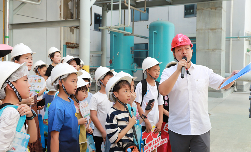 南寧市生態環境局組織市民代表走進華電南寧新能源有限公司，開啟綠色能源探索之旅。