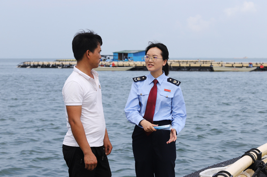 防城港市防城区税务局“小税蜜”青年税费服务团对渔企项目筹备到生产经营全流程跟进，在资料准备、纳税申报、政策落实、税款核算等环节提供精准服务。