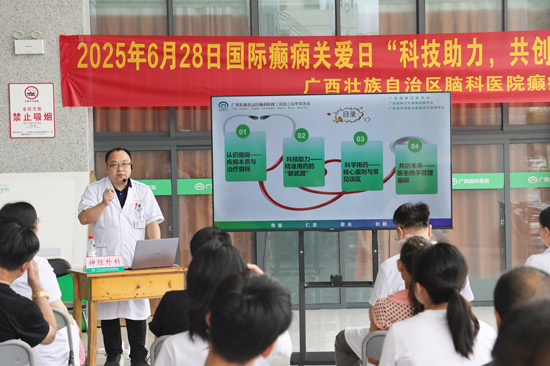 圖片：專家講座，講授癲癇防治知識