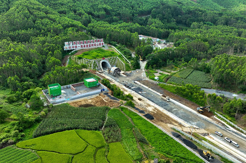 柳梧铁路紫荆瑶山隧道进口。黎文刚摄