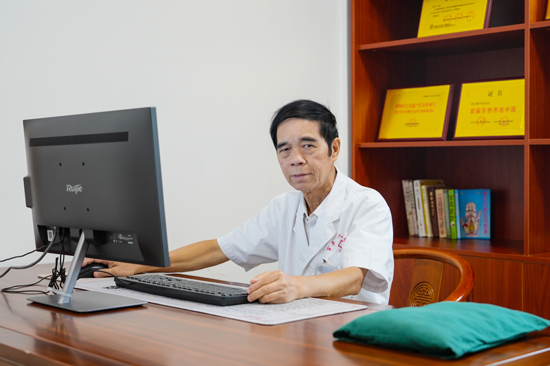 百色市人民医院中医科学科带头人、技术主任黄子冬