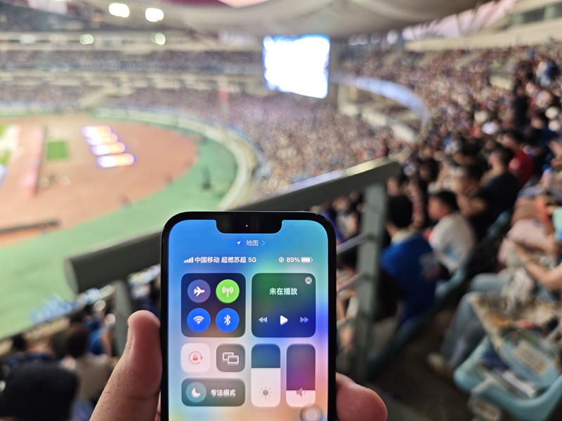 用户手机上显示的UElogo。江苏移动供图
