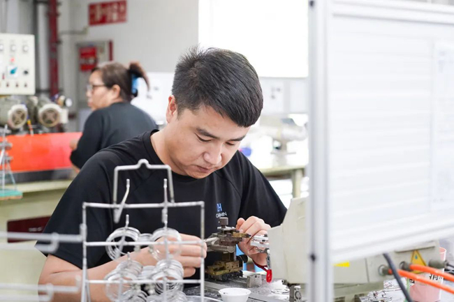 工作中的马永军