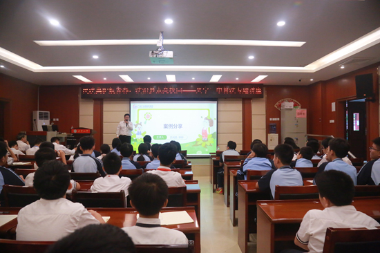 兴宁区第二中学活动现场。邹柳琪摄