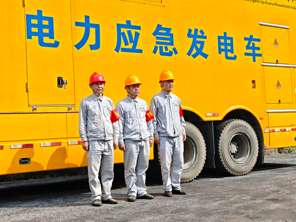 天湖发电分公司应急抢修队伍。刘晓波摄
