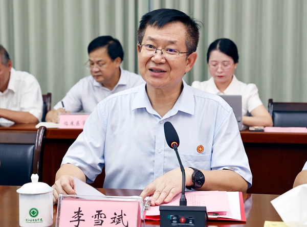 学校党委书记李雪斌致辞。莫军摄
