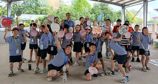 研学学员参加非遗文化手工制作。广西水电职院供图