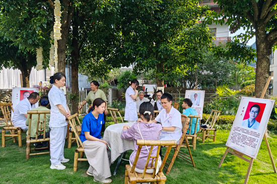 义诊活动现场。陈燕红摄