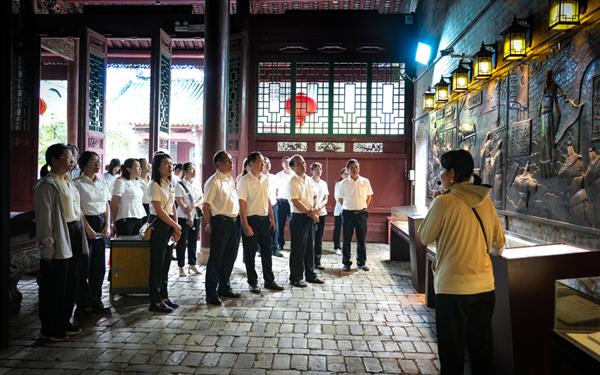 阳朔县纪委监委组织全体党员到廉政教育基地开展主题党日活动。徐维薇摄