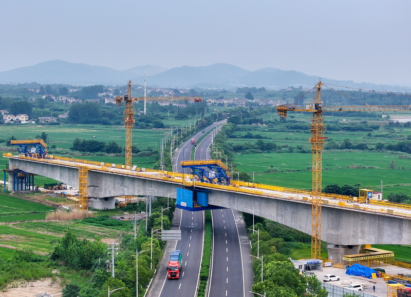 铁路建设取得重要进展。