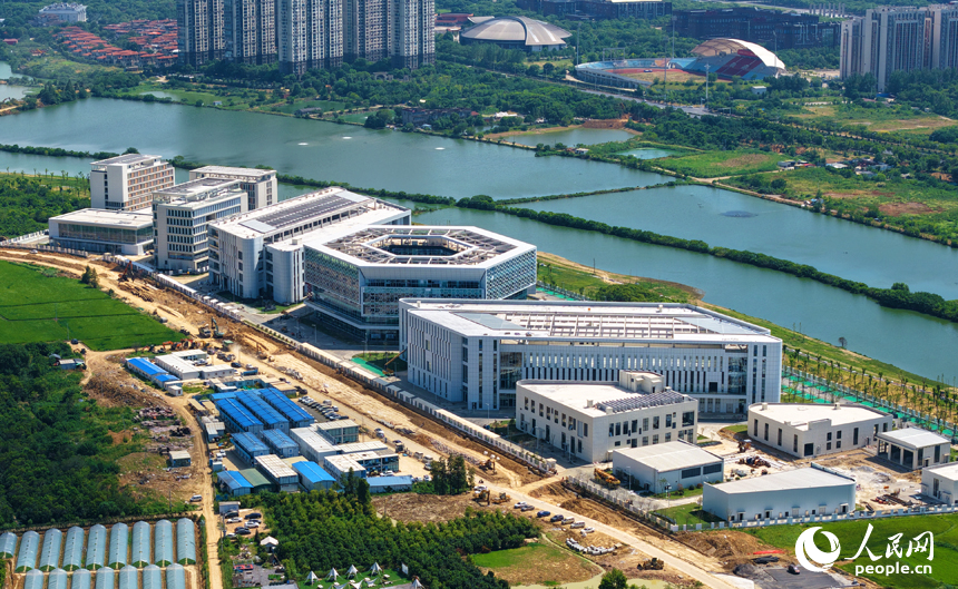 南昌瑶湖科学岛一期项目——南昌实验室建设现场，项目整体形象已初步显现。