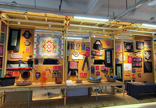 產品展示區域。廣西民族大學供圖