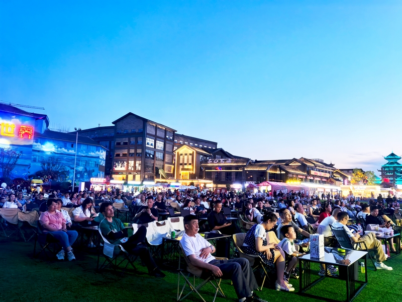 市民游客现场观演